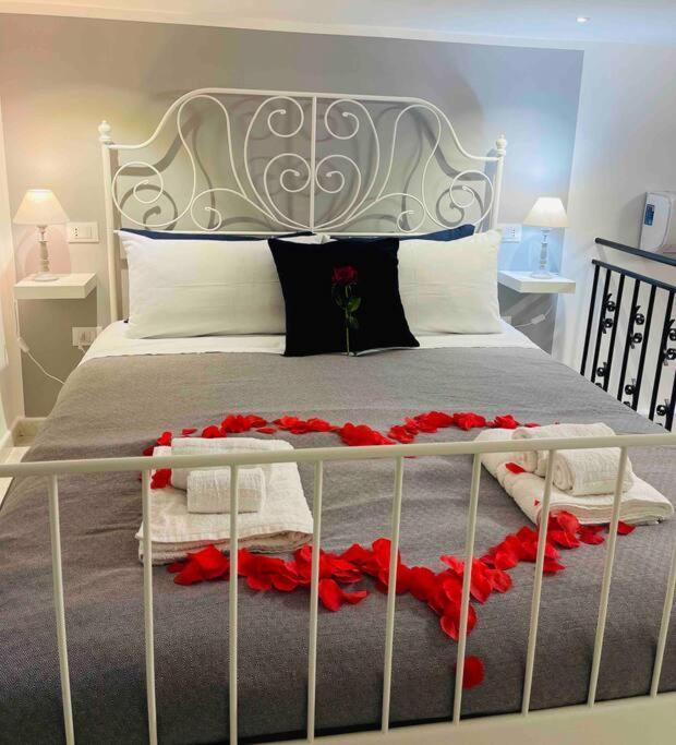Bella Sicilia Apartment ปาแลร์โม ภายนอก รูปภาพ