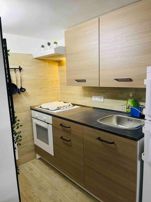 Bella Sicilia Apartment ปาแลร์โม ภายนอก รูปภาพ